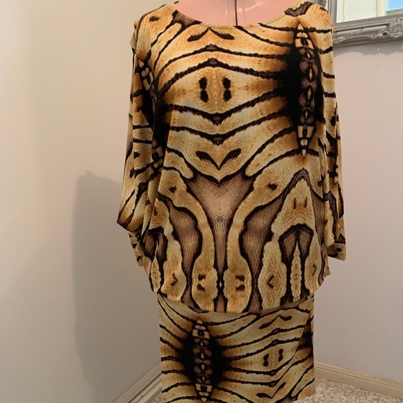 CHARLIE BROWN batwing dress - Picture 5 of 10